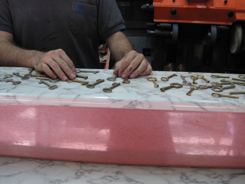 Miguel Angel, ferretrero y colector de llaves antiguas sin querer